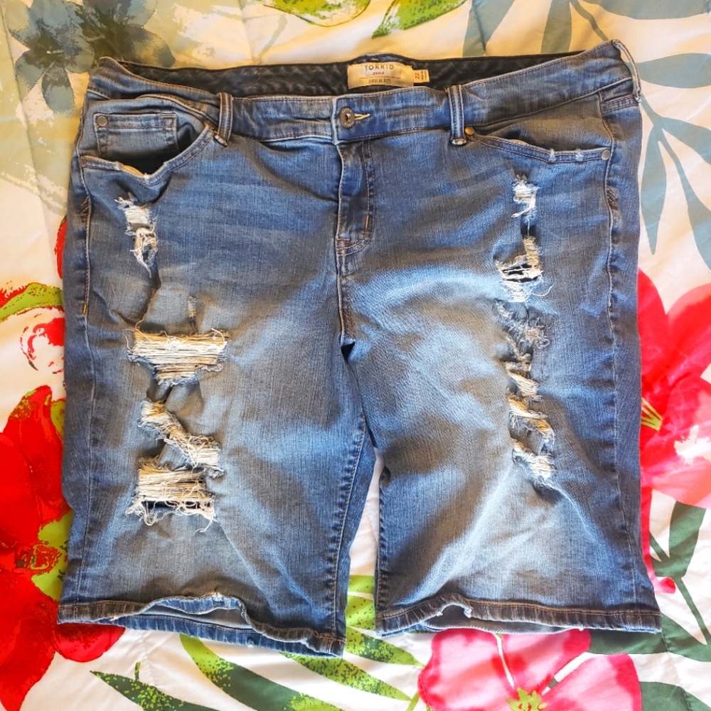 (SOLD) Torrid Distressed Denim Stretch Shorts